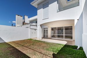 Casa em Condomínio à venda com 3 dormitórios, 180m² e 2 vagas no bairro Vila Nova, Zona Sul de Porto Alegre