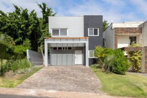 Casa em Condomínio à venda com 4 dormitórios, 500m² e 2 vagas no bairro Terra Ville, Zona Sul de Porto Alegre