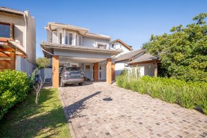 Casa em Condomínio à venda com 3 dormitórios, 216m² e 2 vagas no bairro Terra Ville, Zona Sul de Porto Alegre