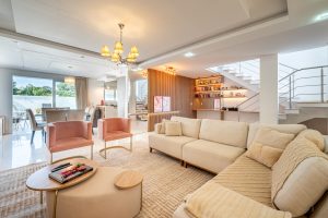 Casa em Condomínio à venda com 4 dormitórios, 204m² e 2 vagas no bairro Hípica, Zona Sul de Porto Alegre
