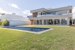 Casa em Condomínio à venda com 3 dormitórios, 380m² e 4 vagas no bairro Terra Ville, Zona Sul de Porto Alegre