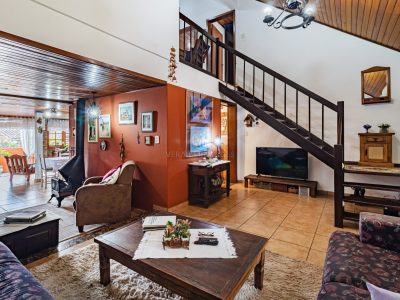 Casa em Condomínio à venda com 3 dormitórios, 232m² e 3 vagas no bairro Ipanema, Zona Sul de Porto Alegre