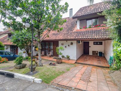 Casa em Condomínio à venda com 3 dormitórios, 232m² e 3 vagas no bairro Ipanema, Zona Sul de Porto Alegre