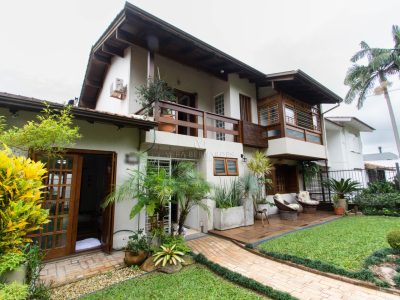 Casa à venda com 3 dormitórios, 149m² e 2 vagas no bairro Ipanema, Zona Sul de Porto Alegre