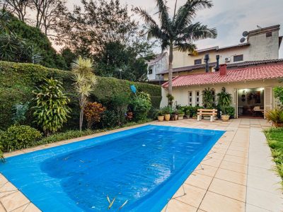 Casa à venda com 3 dormitórios, 300m² e 2 vagas no bairro Teresópolis em Porto Alegre