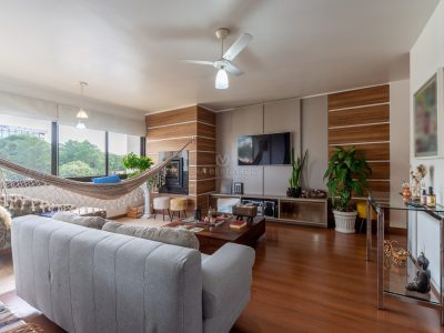 Apartamento à venda com 3 dormitórios, 90m² e 1 vaga no bairro Cristal em Porto Alegre