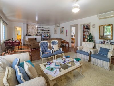 Casa Térrea à venda com 4 dormitórios, 296m² e 4 vagas no bairro Vila Assunção, Zona Sul de Porto Alegre