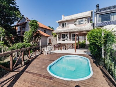 Casa à venda com 3 dormitórios, 304m² e 4 vagas no bairro Espírito Santo, Zona Sul de Porto Alegre