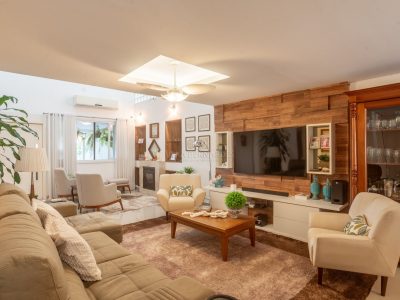 Casa à venda com 3 dormitórios, 266m² e 3 vagas no bairro Ipanema, Zona Sul de Porto Alegre