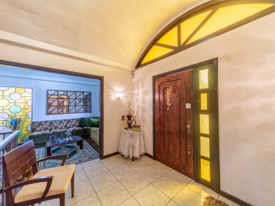 Casa à venda com 5 dormitórios, 397m² e 5 vagas no bairro Ipanema, Zona Sul de Porto Alegre