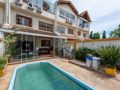 Casa à venda com 3 dormitórios, 303m² e 4 vagas no bairro Tristeza, Zona Sul de Porto Alegre