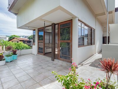 Casa à venda com 4 dormitórios, 574m² e 3 vagas no bairro Ipanema, Zona Sul de Porto Alegre