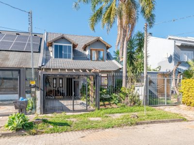 Casa à venda com 3 dormitórios, 145m² e 2 vagas no bairro Hípica, Zona Sul de Porto Alegre
