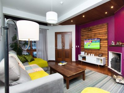 Casa à venda com 3 dormitórios, 182m² e 2 vagas no bairro Guarujá, Zona Sul de Porto Alegre