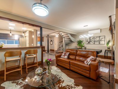 Casa em Condomínio à venda com 3 dormitórios, 207m² e 4 vagas no bairro Pedra Redonda, Zona Sul de Porto Alegre