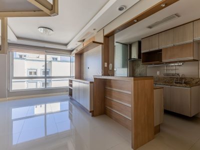 Cobertura à venda com 3 dormitórios, 134m² e 2 vagas no bairro Cavalhada, Zona Sul de Porto Alegre