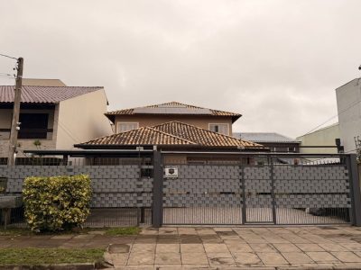 Casa à venda com 5 dormitórios, 212m² e 3 vagas no bairro Hípica, Zona Sul de Porto Alegre