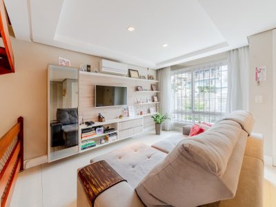 Casa à venda com 3 dormitórios, 197m² e 4 vagas no bairro Jardim Isabel, Zona Sul de Porto Alegre