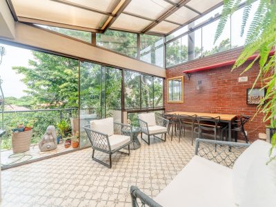 Casa em Condomínio à venda com 3 dormitórios, 199m² e 2 vagas no bairro Vila Assunção, Zona Sul de Porto Alegre