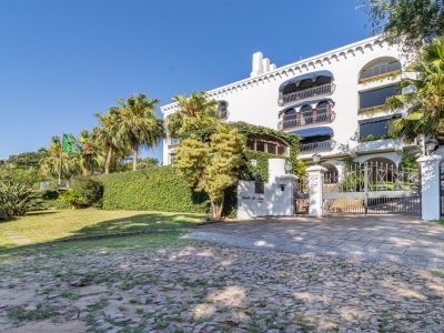 Cobertura à venda com 3 dormitórios, 450m² e 4 vagas no bairro Vila Assunção, Zona Sul de Porto Alegre