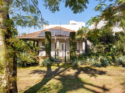 Casa à venda com 4 dormitórios, 280m² e 3 vagas no bairro Ipanema, Zona Sul de Porto Alegre
