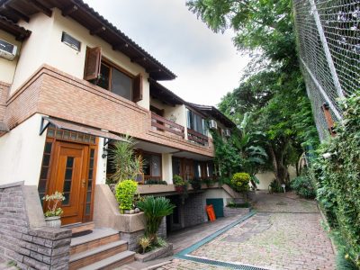 Casa em Condomínio à venda com 3 dormitórios, 216m² e 3 vagas no bairro Tristeza, Zona Sul de Porto Alegre