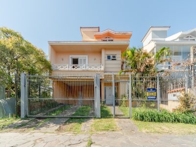 Casa à venda com 3 dormitórios, 187m² e 2 vagas no bairro Ipanema, Zona Sul de Porto Alegre