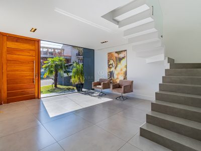 Casa em Condomínio à venda com 3 dormitórios, 200m² e 2 vagas no bairro Lagos de Nova Ipanema, Zona Sul de Porto Alegre