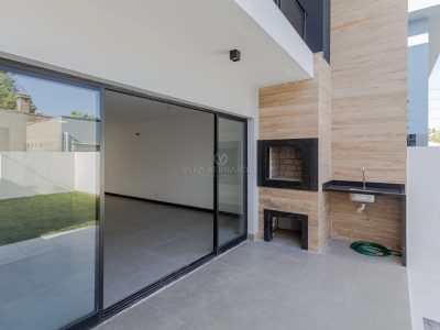 Casa à venda com 2 dormitórios, 201m² e 2 vagas no bairro Ipanema, Zona Sul de Porto Alegre