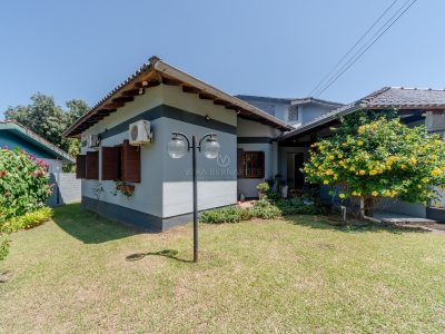Casa à venda com 3 dormitórios, 215m² e 2 vagas no bairro Aberta dos Morros, Zona Sul de Porto Alegre