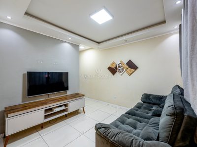 Casa à venda com 2 dormitórios, 84m² e 2 vagas no bairro Hípica, Zona Sul de Porto Alegre