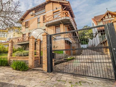Casa em Condomínio à venda com 3 dormitórios, 296m² e 3 vagas no bairro Jardim Isabel, Zona Sul de Porto Alegre