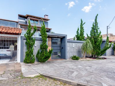 Casa à venda com 4 dormitórios, 222m² e 2 vagas no bairro Aberta dos Morros, Zona Sul de Porto Alegre
