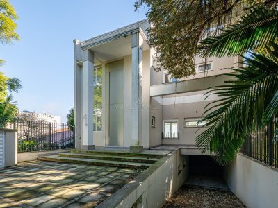Casa à venda com 3 dormitórios, 450m² e 4 vagas no bairro Vila Assunção, Zona Sul de Porto Alegre
