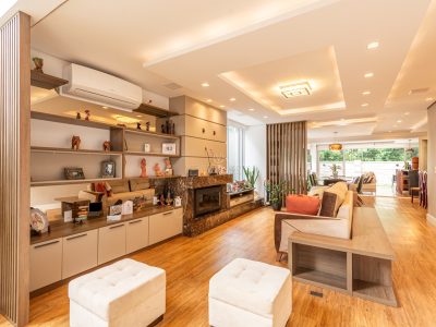 Casa em Condomínio à venda com 3 dormitórios, 280m² e 4 vagas no bairro Hípica, Zona Sul de Porto Alegre