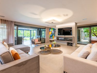 Casa em Condomínio à venda com 4 dormitórios, 460m² e 4 vagas no bairro Terra Ville, Zona Sul de Porto Alegre