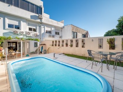 Casa à venda com 3 dormitórios, 264m² e 4 vagas no bairro Vila Assunção, Zona Sul de Porto Alegre