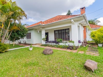 Casa Térrea à venda com 3 dormitórios, 227m² e 4 vagas no bairro Tristeza, Zona Sul de Porto Alegre