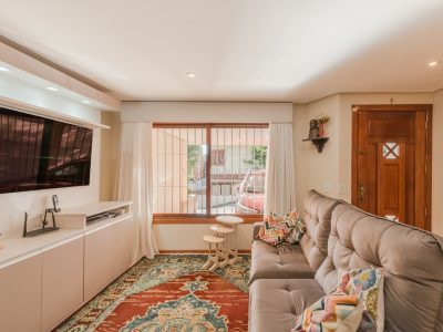 Casa em Condomínio à venda com 3 dormitórios, 260m² e 2 vagas no bairro Tristeza, Zona Sul de Porto Alegre