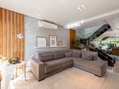 Casa em Condomínio à venda com 3 dormitórios, 194m² e 4 vagas no bairro Ipanema, Zona Sul de Porto Alegre
