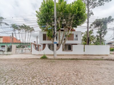 Casa à venda com 2 dormitórios, 133m² e 2 vagas no bairro Guarujá, Zona Sul de Porto Alegre