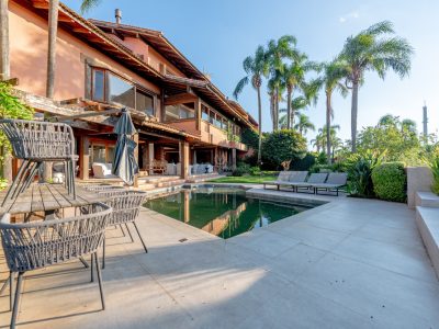 Casa em Condomínio à venda com 4 dormitórios, 950m² e 4 vagas no bairro Santa Tereza, Zona Sul de Porto Alegre