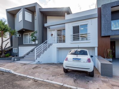 Casa em Condomínio à venda com 2 dormitórios, 224m² e 4 vagas no bairro Vila Nova, Zona Sul de Porto Alegre