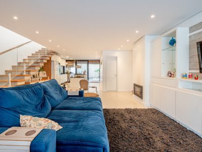 Casa à venda com 3 dormitórios, 171m² e 2 vagas no bairro Jardim Isabel em Porto Alegre