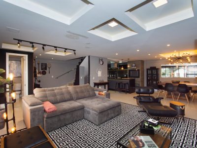 Casa em Condomínio à venda com 3 dormitórios, 198m² e 2 vagas no bairro Tristeza, Zona Sul de Porto Alegre
