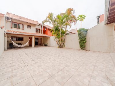 Casa à venda com 3 dormitórios, 237m² e 4 vagas no bairro Espírito Santo, Zona Sul de Porto Alegre