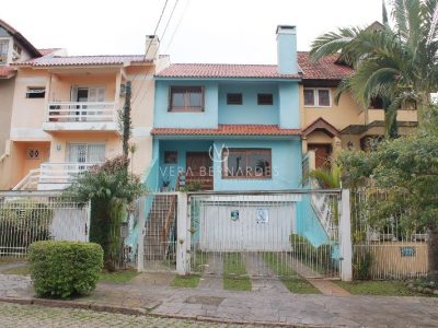 Casa à venda com 3 dormitórios, 205m² e 2 vagas no bairro Ipanema, Zona Sul de Porto Alegre