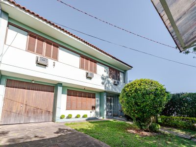 Casa à venda com 4 dormitórios, 350m² e 4 vagas no bairro Ipanema, Zona Sul de Porto Alegre