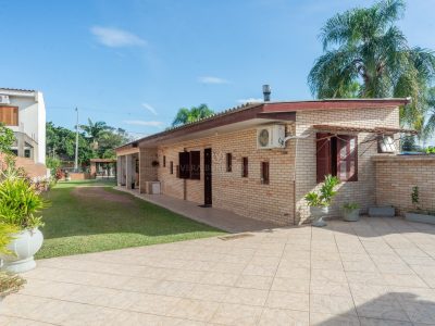 Casa à venda com 5 dormitórios, 250m² e 6 vagas no bairro Hípica, Zona Sul de Porto Alegre