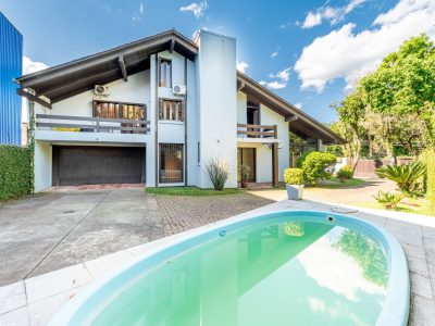 Casa à venda com 3 dormitórios, 525m² e 2 vagas no bairro Ipanema, Zona Sul de Porto Alegre